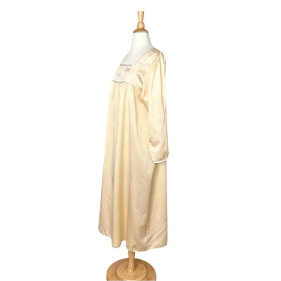NATORI Classics Vintage Embroidered Nightgown Butter Yellow Square Neck - Picture 9 of 15